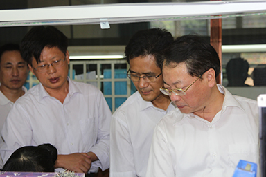 福建省紀(jì)委副書記、監(jiān)察廳廳長(zhǎng)陳善光一行視察虹潤(rùn)公司