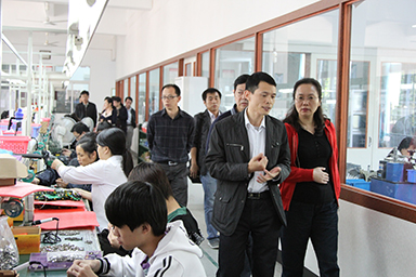 福建省委統(tǒng)戰(zhàn)部副部長、省工商聯(lián)黨組書記王玲視察虹潤公司